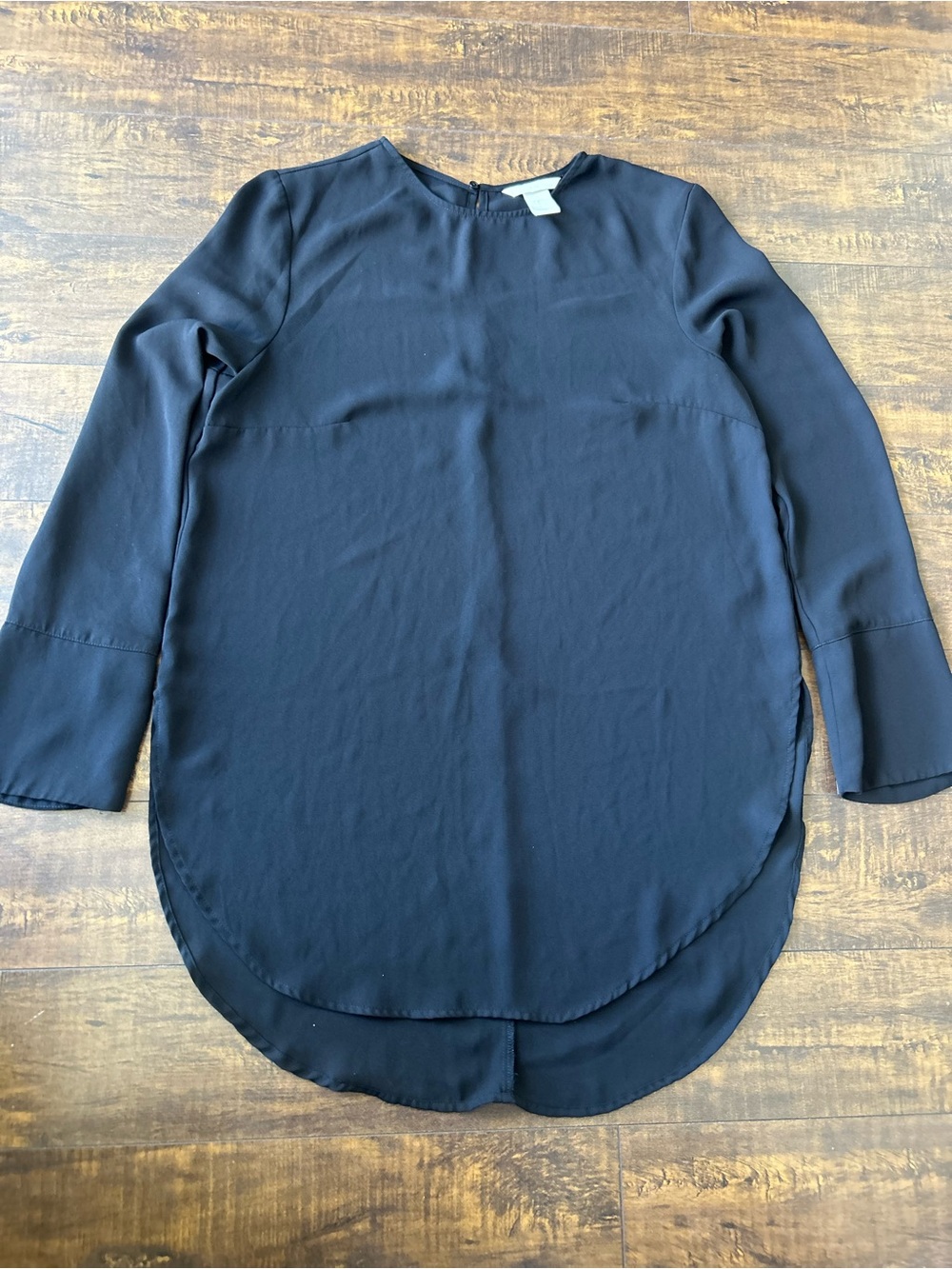 ✨ 3/$25 ✨ Women's Black Long-Sleeve Rounded-Hem Blouse